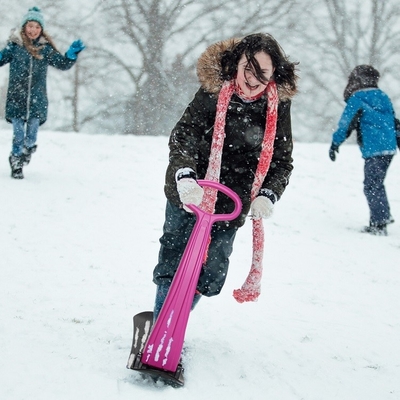 Scooter de neige pour enfants traîneau de neige Traîneaux de neige en plastique scooter de ski article Taille 36 * 32 * 10 pouces