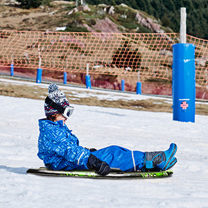 Snowboard en plastique PE pour enfant en hiver Saison des neiges Enfants Traîneaux légers