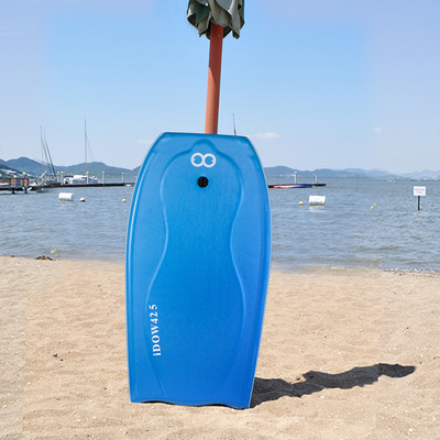 Les enfants et les adultes PE Bodyboard de base avec haute durabilité Poids du pilote 120-200lbs