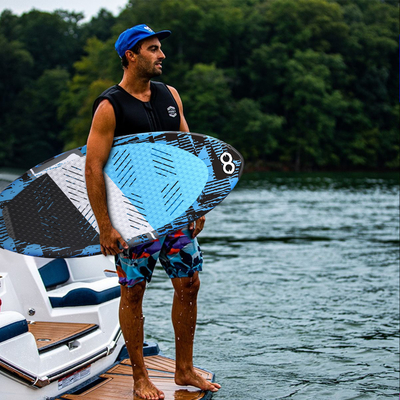 Une planche de paddle debout en fibre de verre pour les amateurs de surf